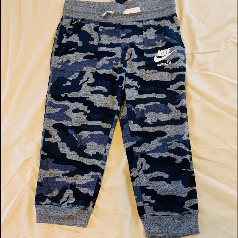 NWT Nike Youth Capris